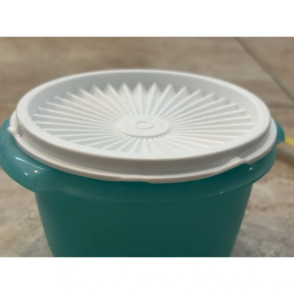 Tupperware Servalier Bowls 20oz Set of 2 Teal Blue Sunburst Instant Seals Mexico